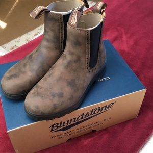 Blundstones